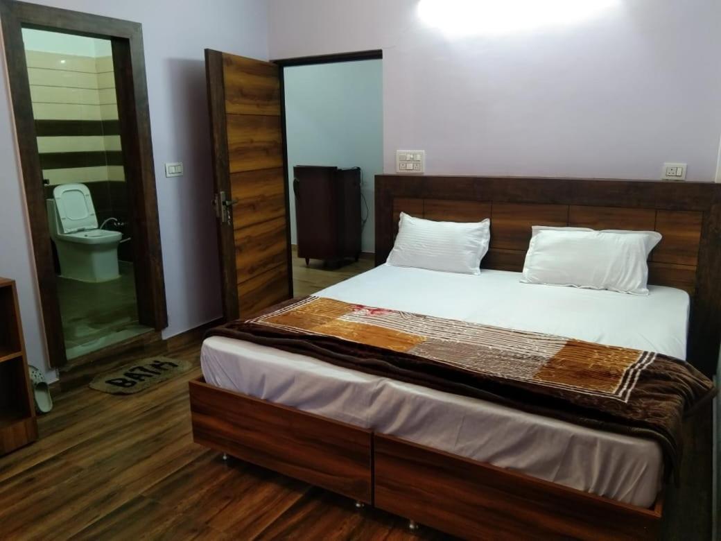 Crescent Moon Homestay Rishikesh Exterior photo
