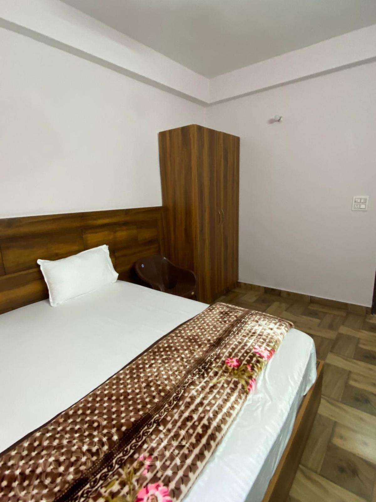 Crescent Moon Homestay Rishikesh Exterior photo