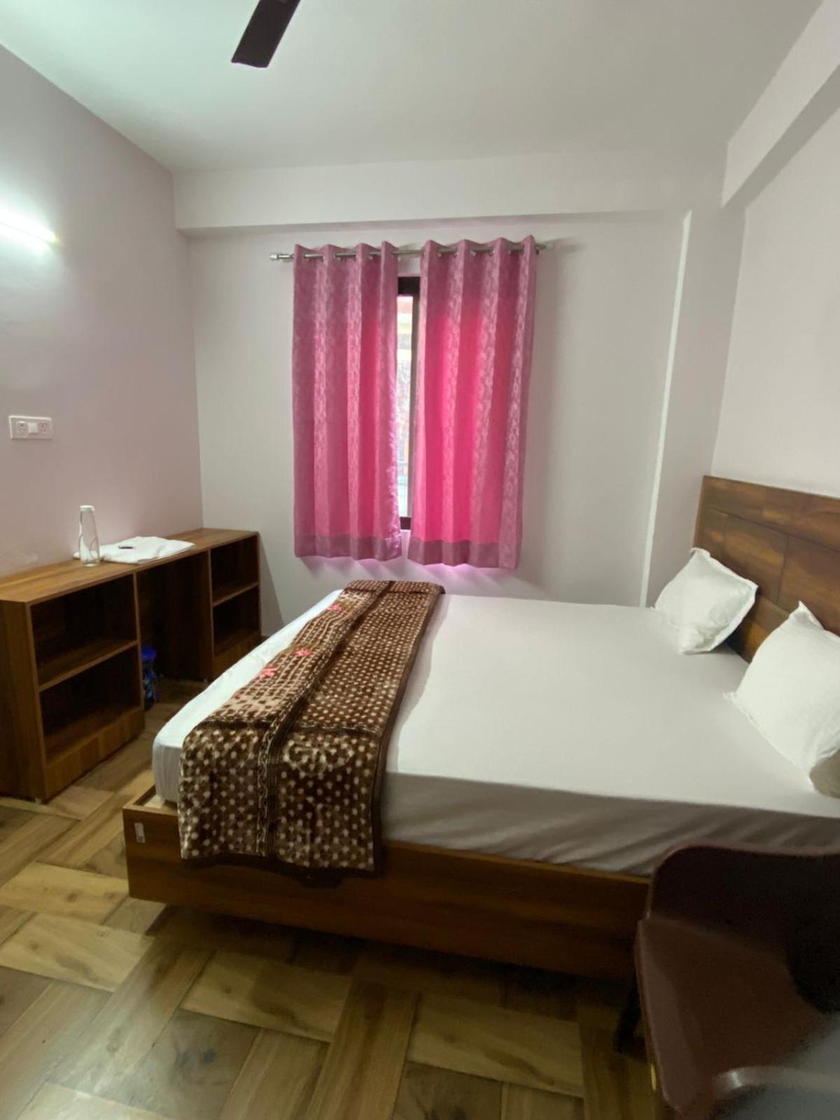 Crescent Moon Homestay Rishikesh Exterior photo