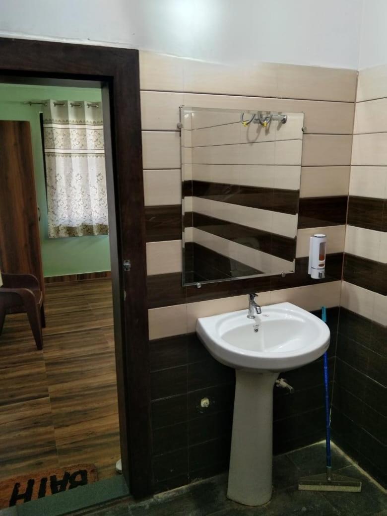 Crescent Moon Homestay Rishikesh Room photo